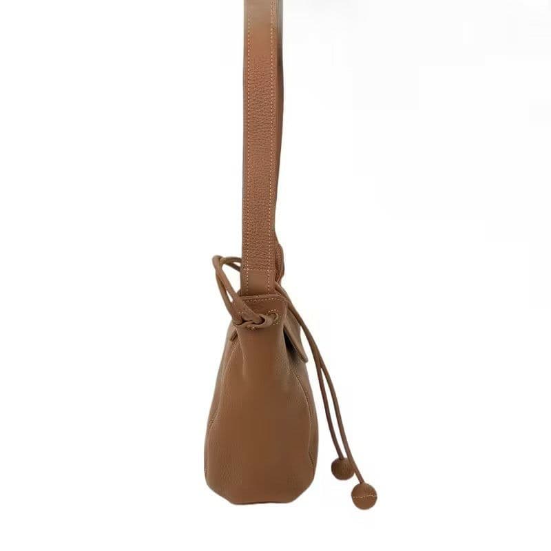 ブラウン ショルダーバッグ　本革