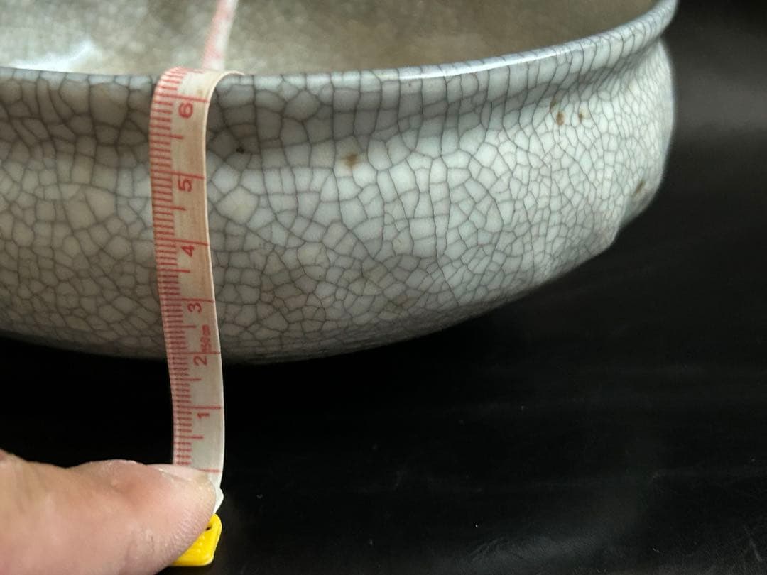 美しい古美術◾️蔵からステキな春蘭の描かれた雰囲気の良い陶器がでて来ました。