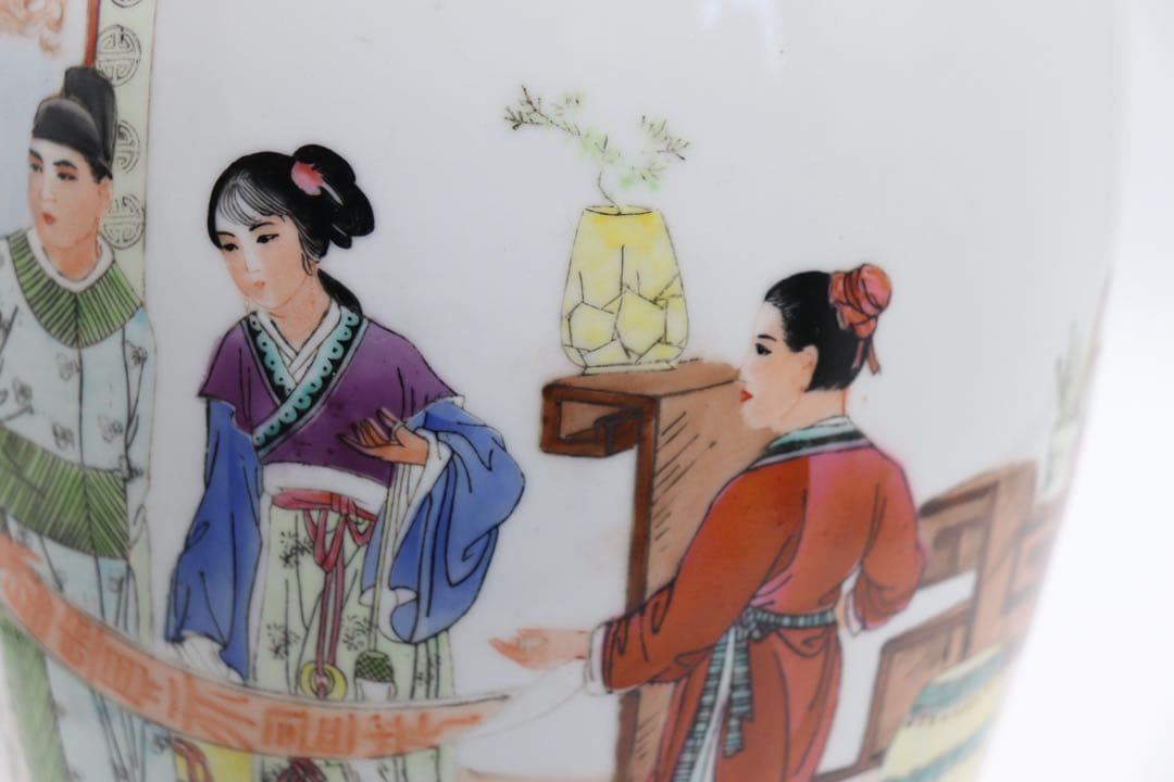 中国　大清乾隆年製銘　粉彩人物紋大瓶　送料込み0229