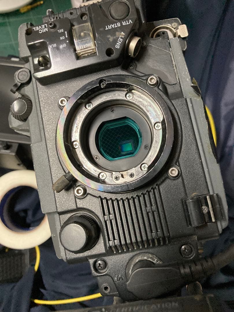 放送用ビデオカメラ本体　HDW-750