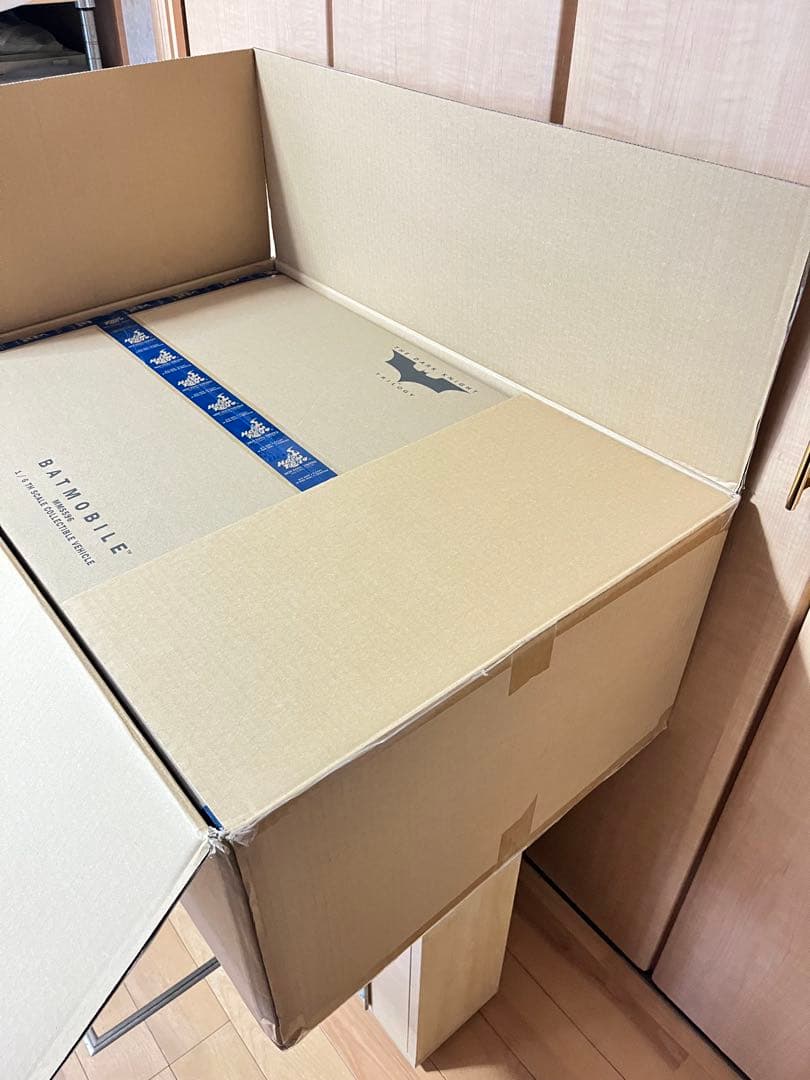 商品未開封　『バットマンビギンズ』バットモービルMMS596