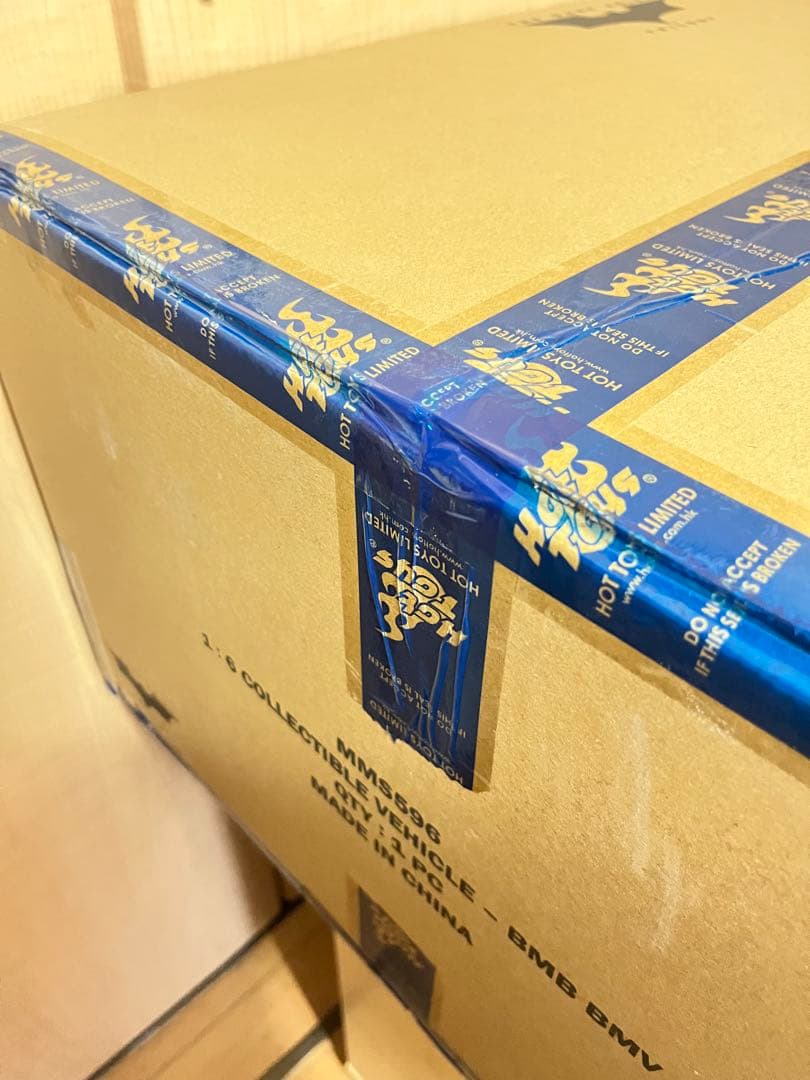 商品未開封　『バットマンビギンズ』バットモービルMMS596