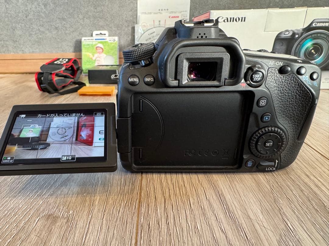 Canon EOS 80D 本体と付属品