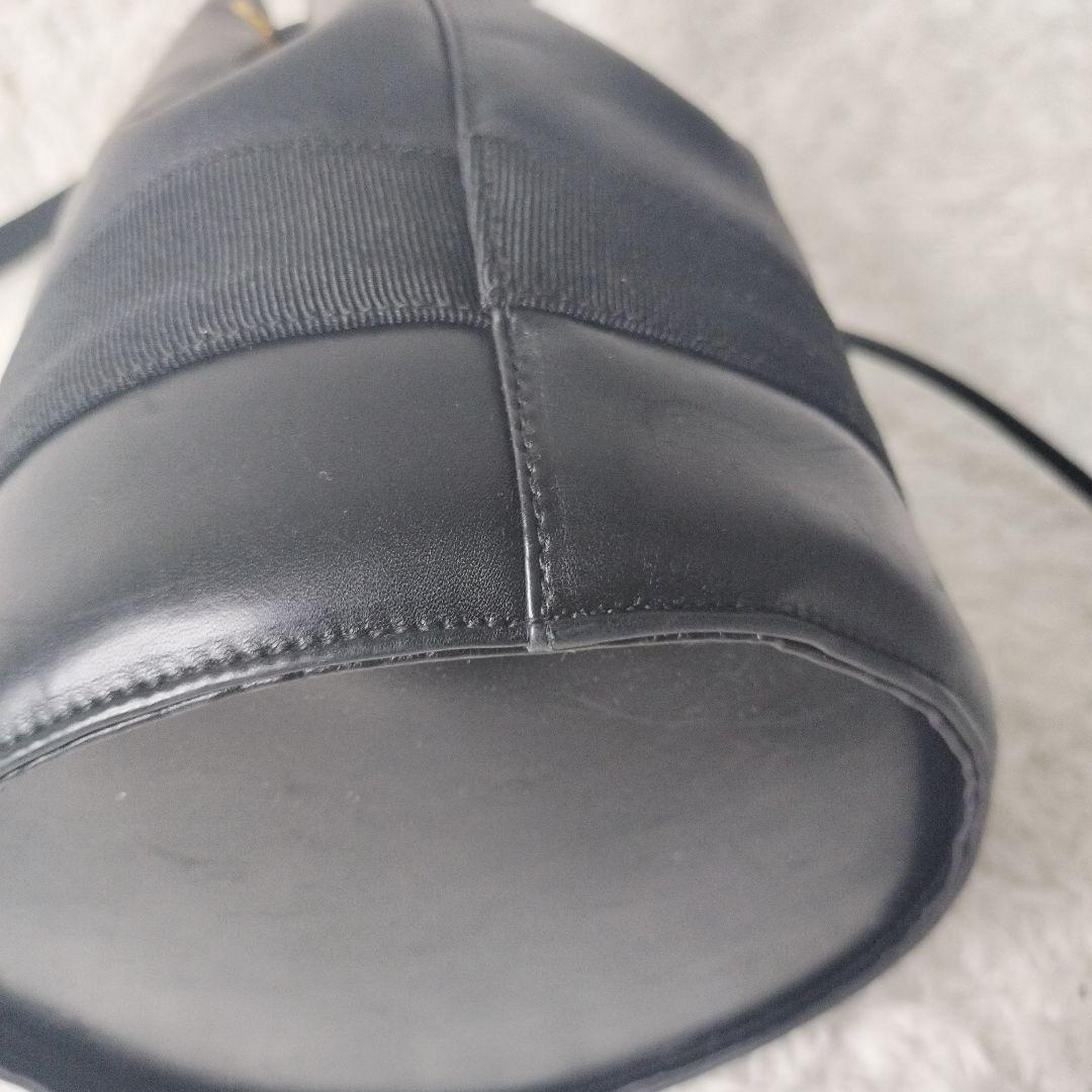 美品✨フェラガモ 巾着 ショルダーバッグ ヴァラ ガンチーニ ブラック