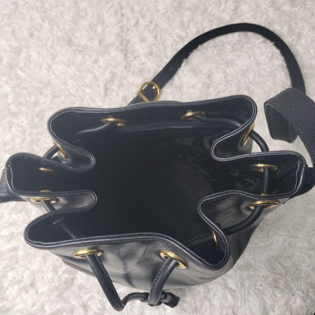 美品✨フェラガモ 巾着 ショルダーバッグ ヴァラ ガンチーニ ブラック