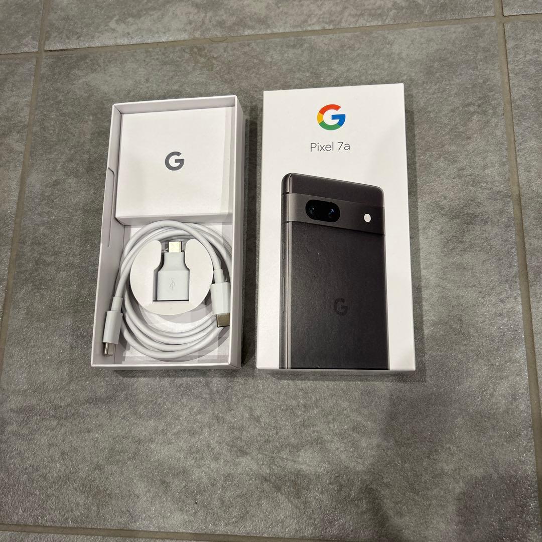 Google Pixel 7a（チャコール）とケース