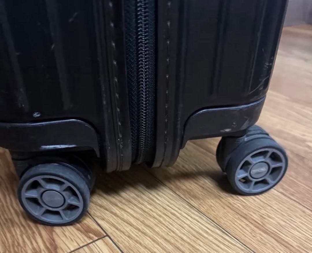 リモワ　サルサ　ブラック　32L 4輪　キャビン　機内持ち込み