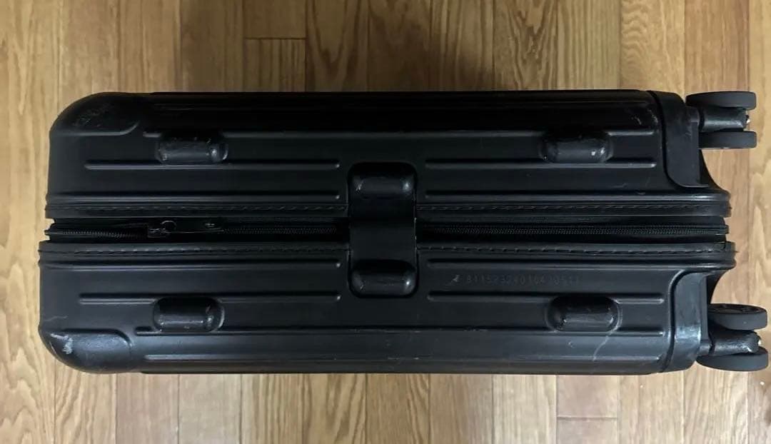 リモワ　サルサ　ブラック　32L 4輪　キャビン　機内持ち込み