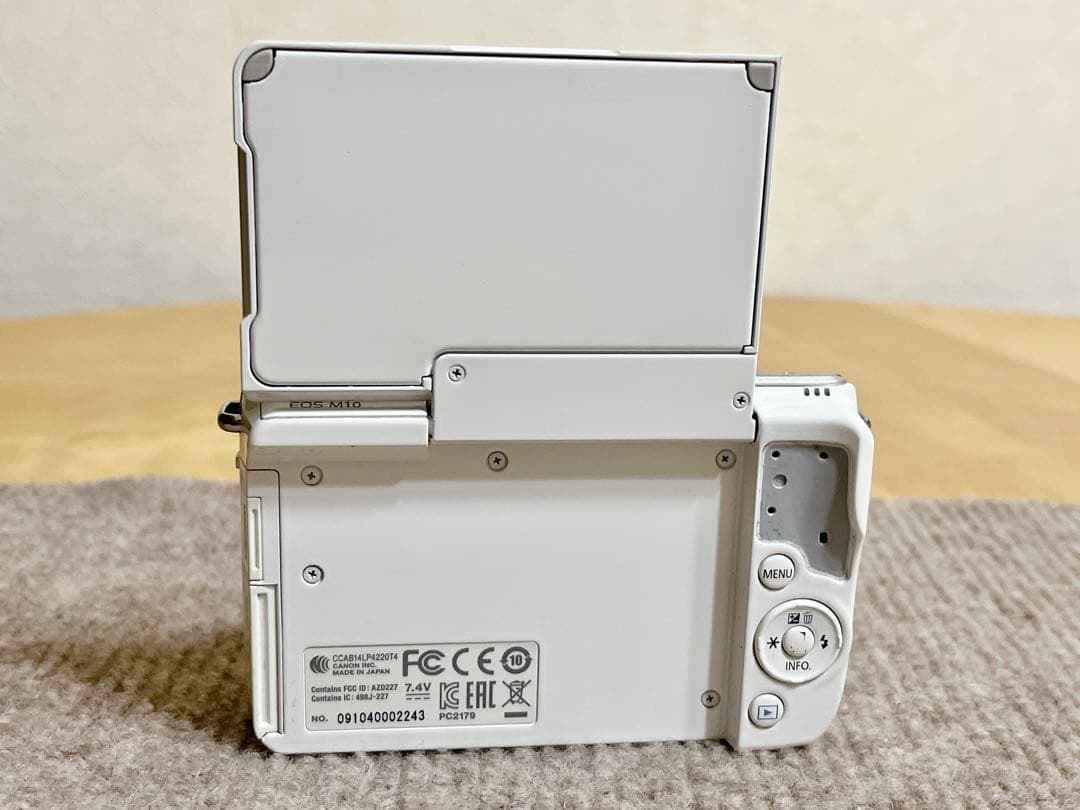 デジタルカメラ Canon FOS M10-WH WZOOMKIT