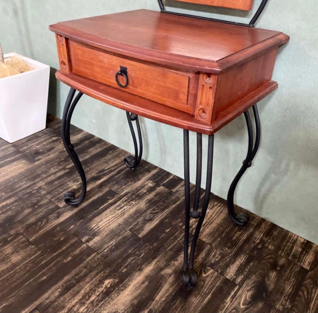 優美な曲線を描く ロートアイアン ドレッサー スツール別売り