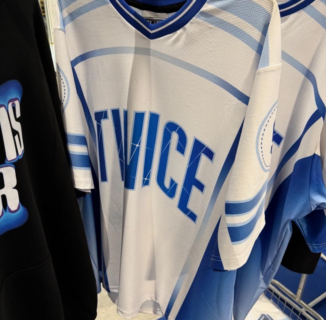 アイドル twice this is for world tour uniform XL