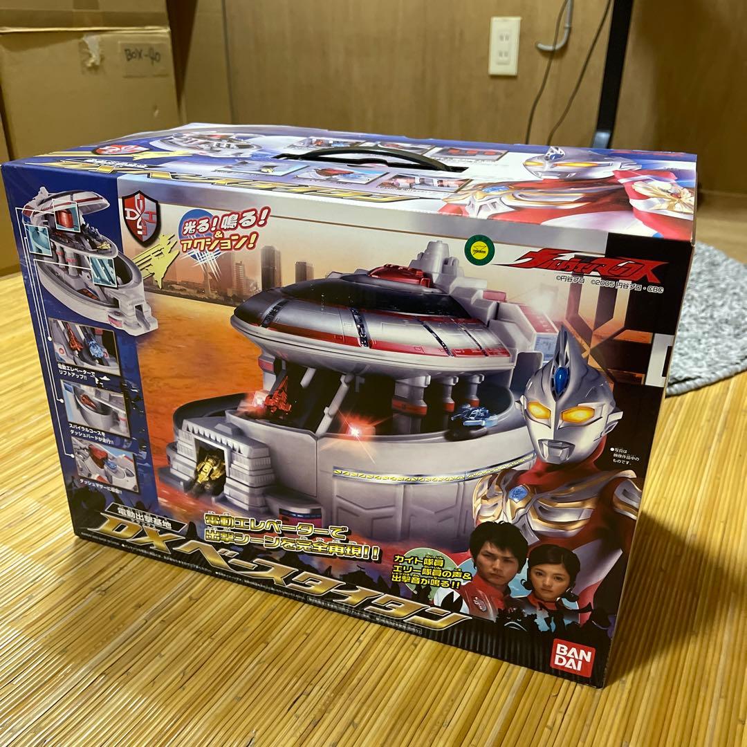 バンダイ/ウルトラマンマックス/電動出撃基地DXベースタイタン