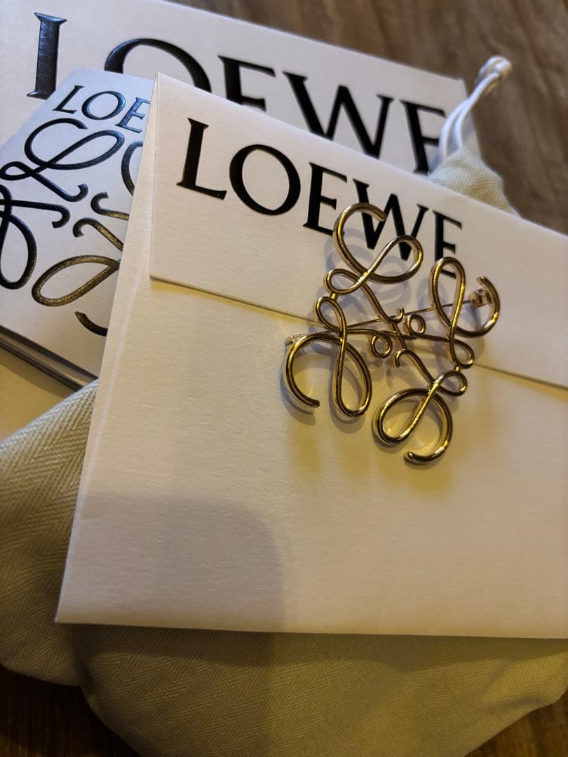 ロエベ　LOEWE アナグラムゴールド　ブローチ