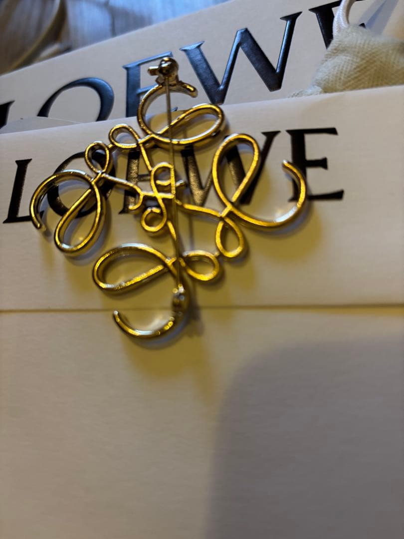 ロエベ　LOEWE アナグラムゴールド　ブローチ