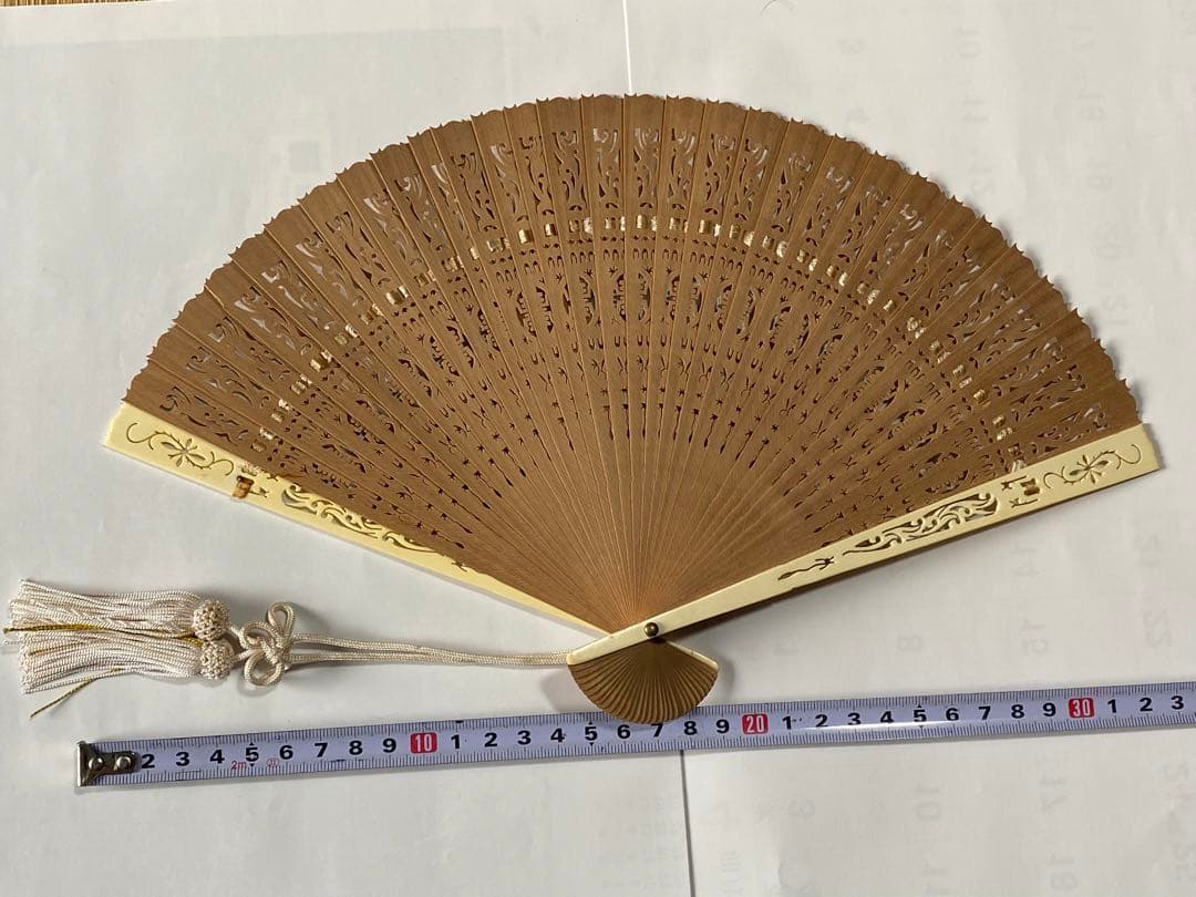 ♦️中国伝統工芸 透かし彫り 扇子 扇 骨？鯨歯？鹿角 置物 飾り 団扇 骨董品