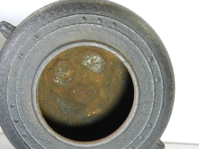 釜師「清光」作「萬代屋釜」（高１９．５㌢、口９．５㌢、胴２１．５㌢）