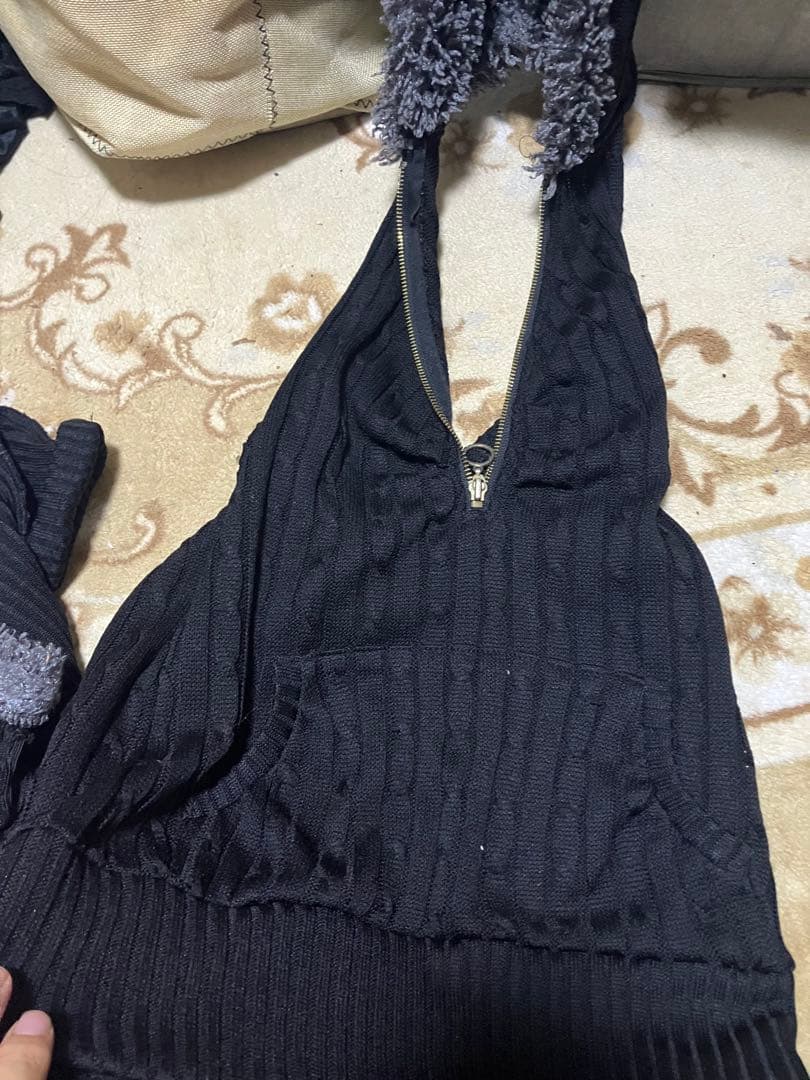 d.i.a. アームウォーマー付きフードファータンクトップ