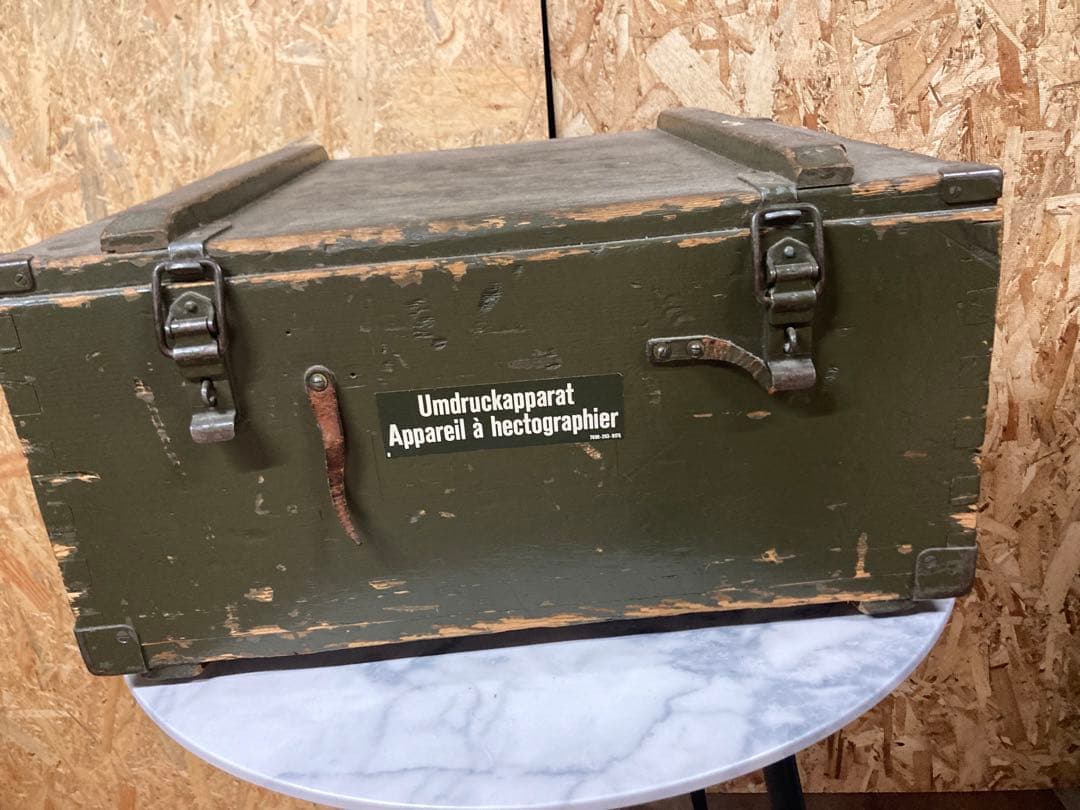 スイス Holzwerk rieder AG社　木製ミリタリーボックス。