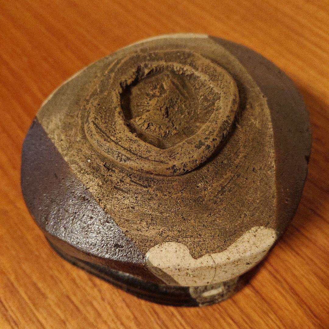 黒織部檜垣文茶碗　特別出品