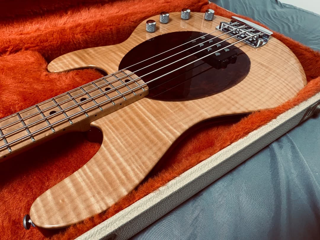 ベース MUSICMAN STINGRAY 20th ANNIVERSARY