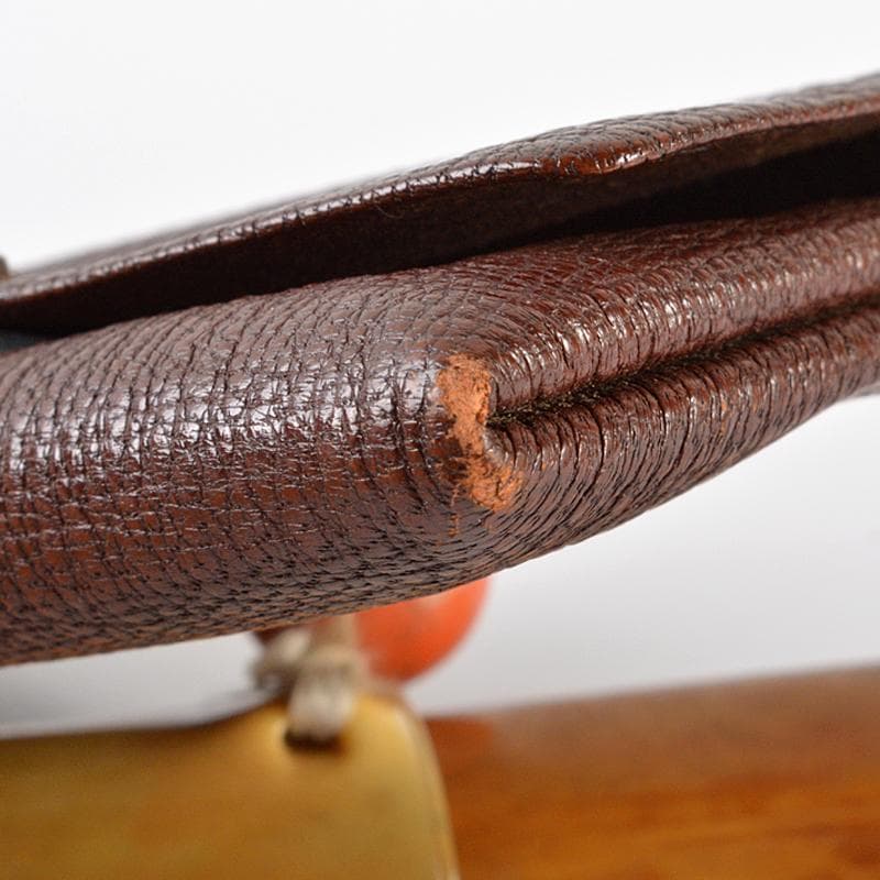 eee　彫金鳥文斑竹羅宇配管獣骨製人物刻配管入革製煙草入緒締玉BR6225