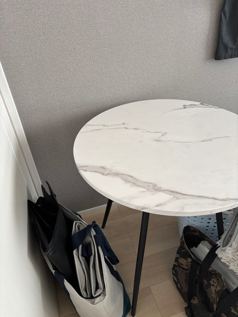大理石柄　丸テーブル