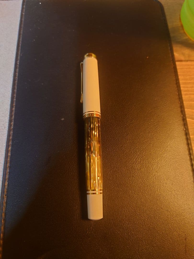 ペリカン スーベレーン M400 万年筆 ホワイトトータス F 細字