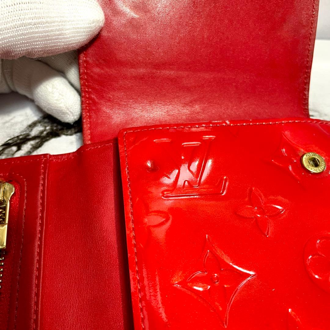 ルイヴィトン　ウォーカーウォレット　レッド