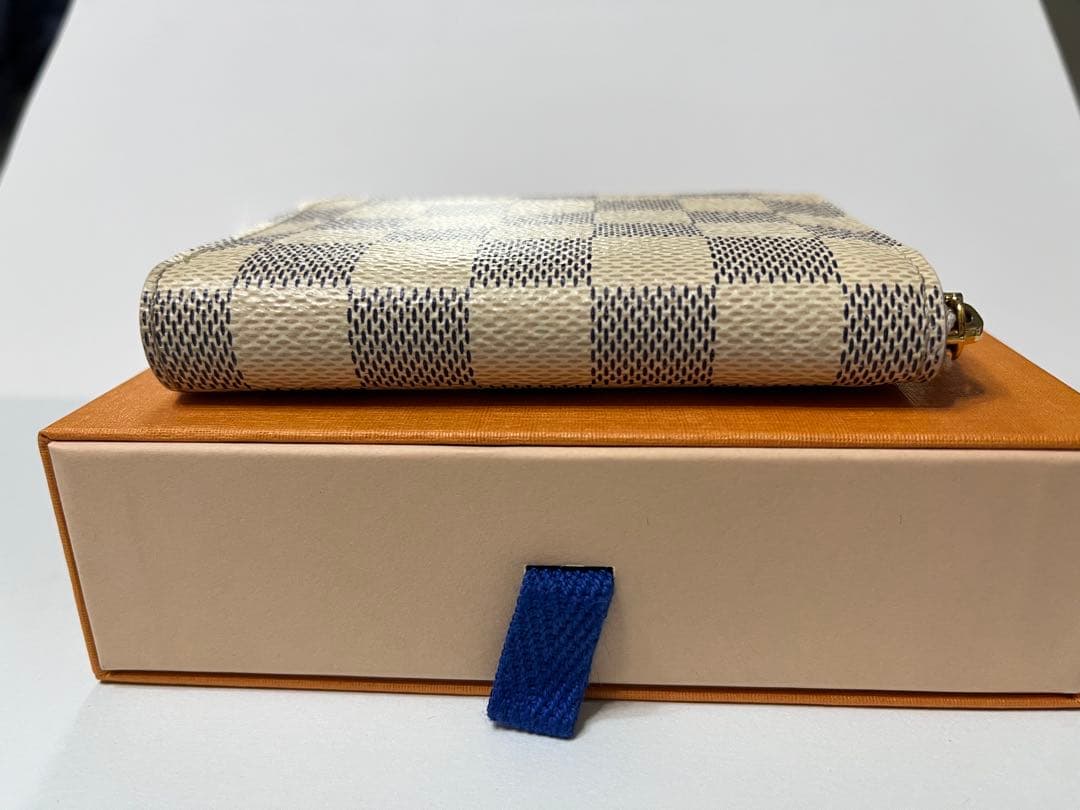 ルイヴィトン ダミエ アズール ジッピー パース コンパクトウォレット 白