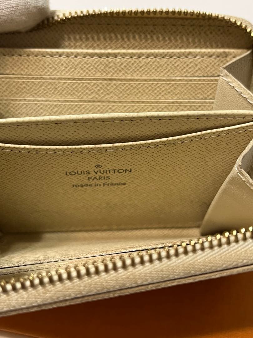 ルイヴィトン ダミエ アズール ジッピー パース コンパクトウォレット 白