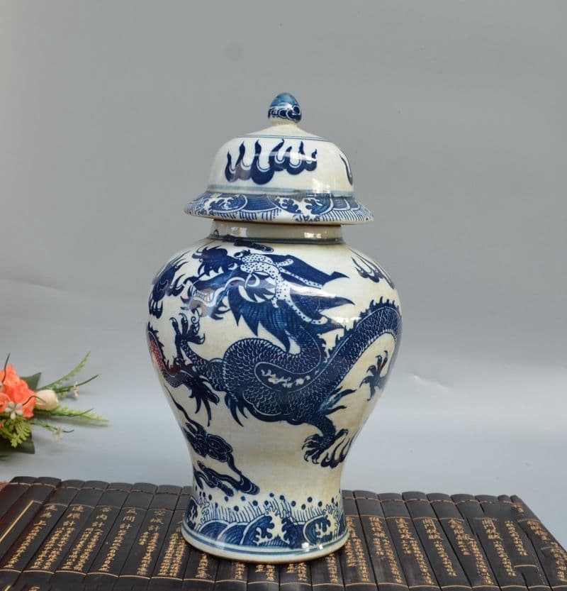 青花  竜戯珠 将軍缶  景徳鎮 陶磁器 装飾品 現代工芸品 美術品 置物