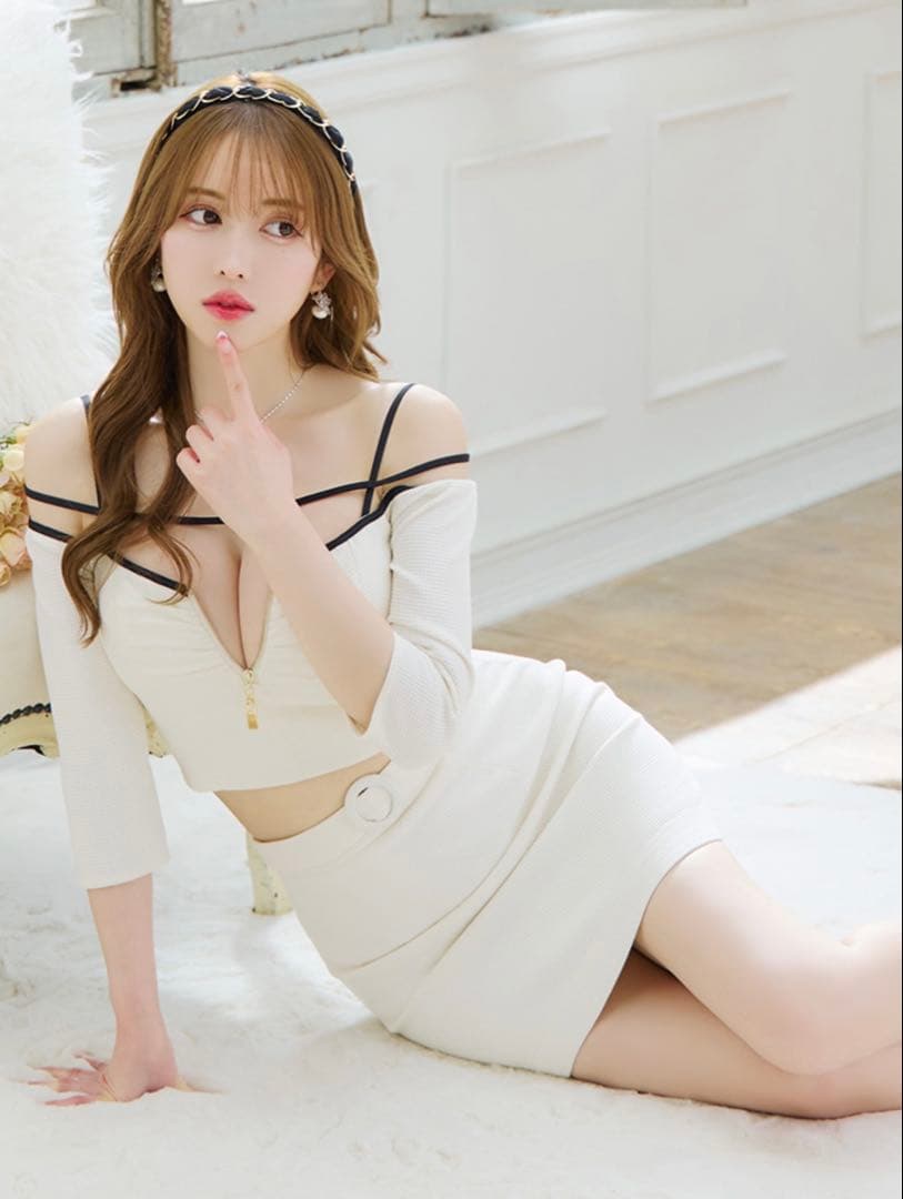 ROBE de FLEURS Glossy オフショル袖ありセットアップ