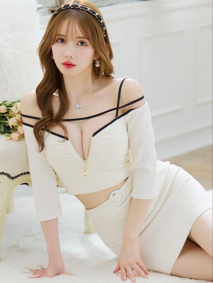 ROBE de FLEURS Glossy オフショル袖ありセットアップ