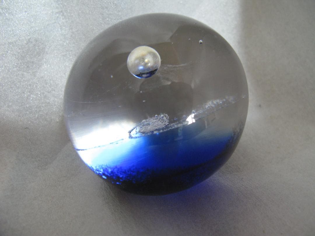 宇宙の銀河をモチーフにしたオブジェ 惑星 ガラスのアーティスト ワタナベカズオ