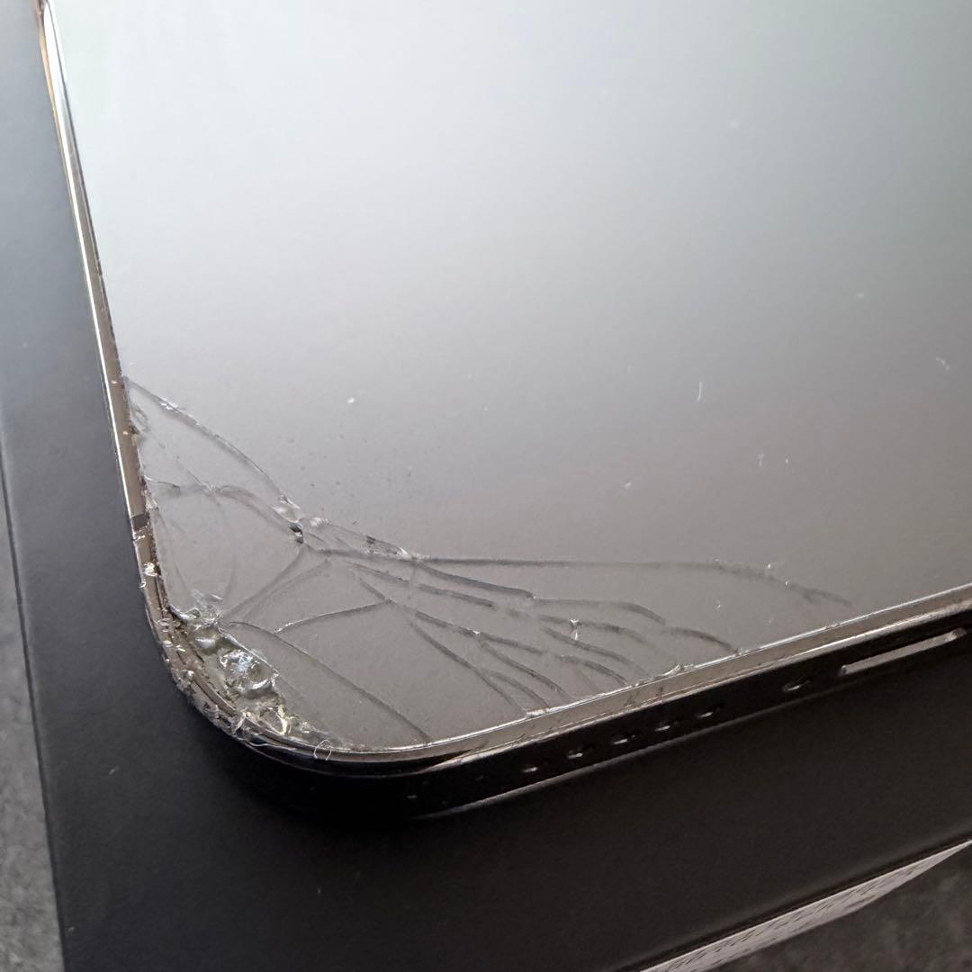 iPhone13 PRO 256GB グラファイト 背面ヒビ有り 動作問題なし