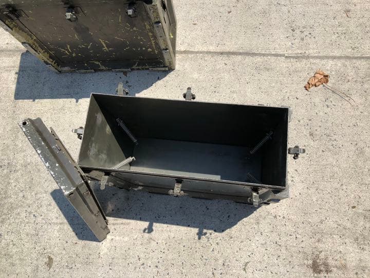 実物入手困難、激レア　自衛隊移動通信機器収納アルミBOX ミリタリー、サバゲー