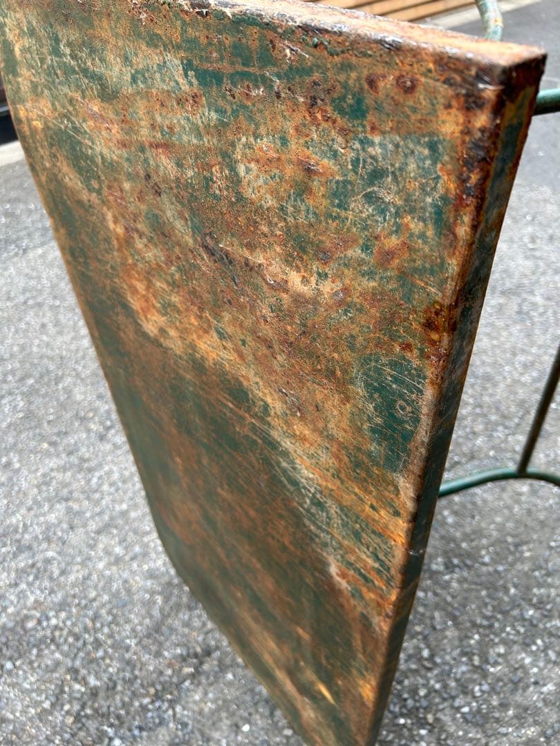 ビンテージ　折りたたみ式金属テーブル