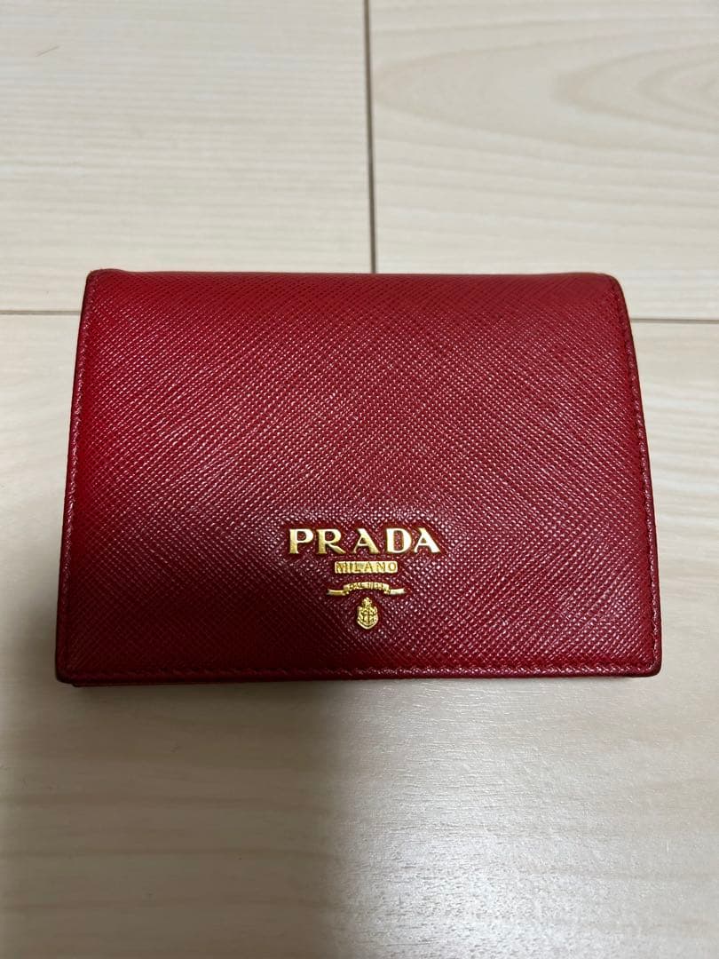 【週末限定価格】 PRADA 二つ折り財布 レッド