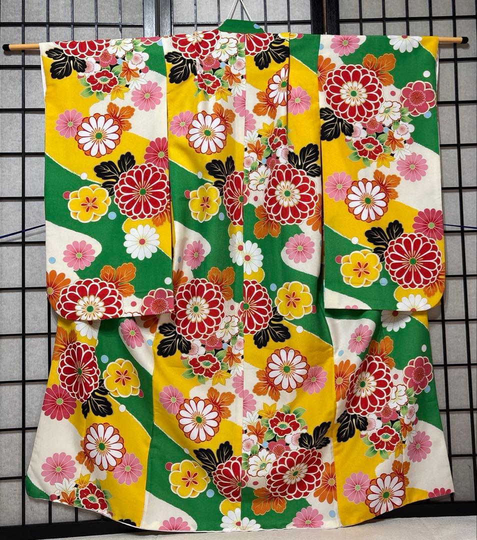 七五三　着物セット　7歳　緑色　黄色　大輪柄　華やか　ポップ