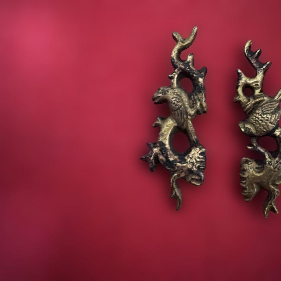 繊細細工の枝に鳥絵 赤銅地目貫 刀装具