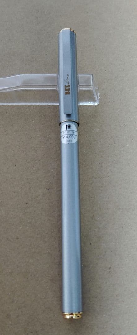 万年筆　プラチナ　ビーライン BEE Line　シルバー　ゴールドアクセント