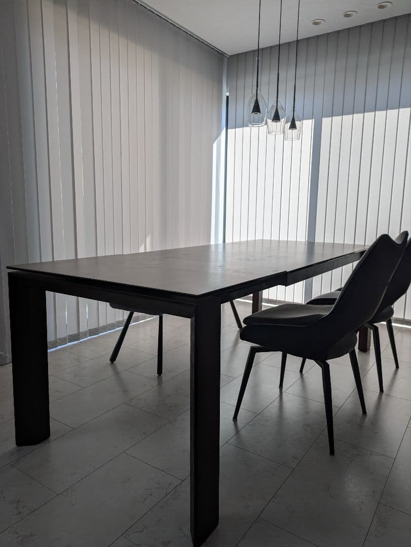 カリガリス オムニア 伸張 セラミック ダイニングテーブル