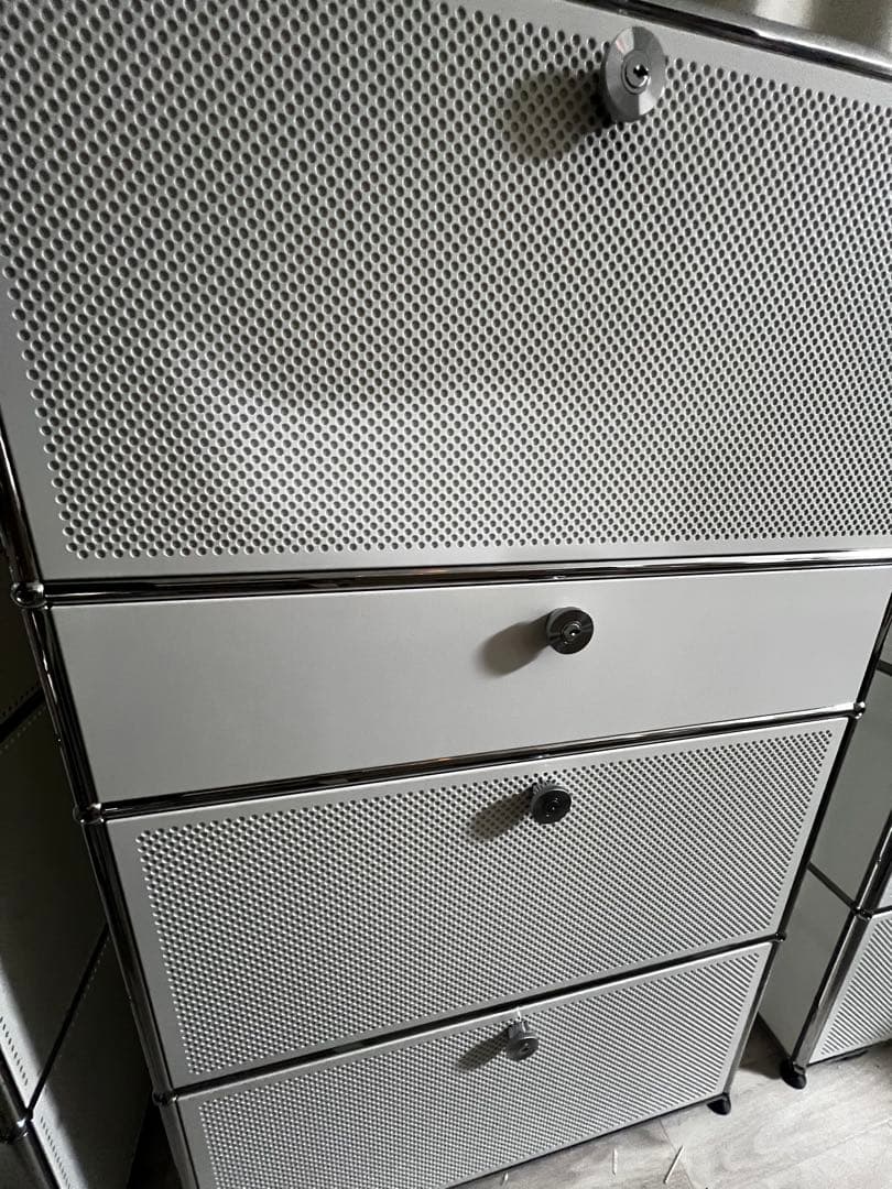 【美品/15%オフ】USMハラー キャビネット4段(鍵付き)