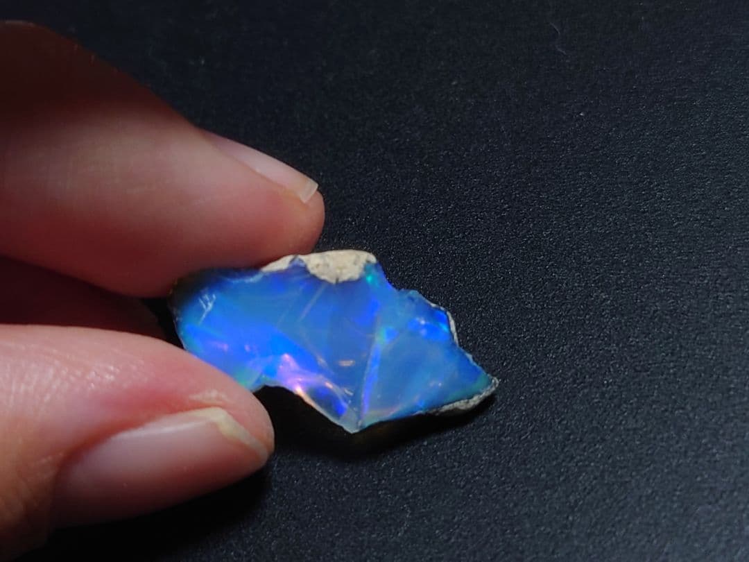 プレシャスオパール 原石 多色　ジュエリー　グレード　エチオピア　鉱物