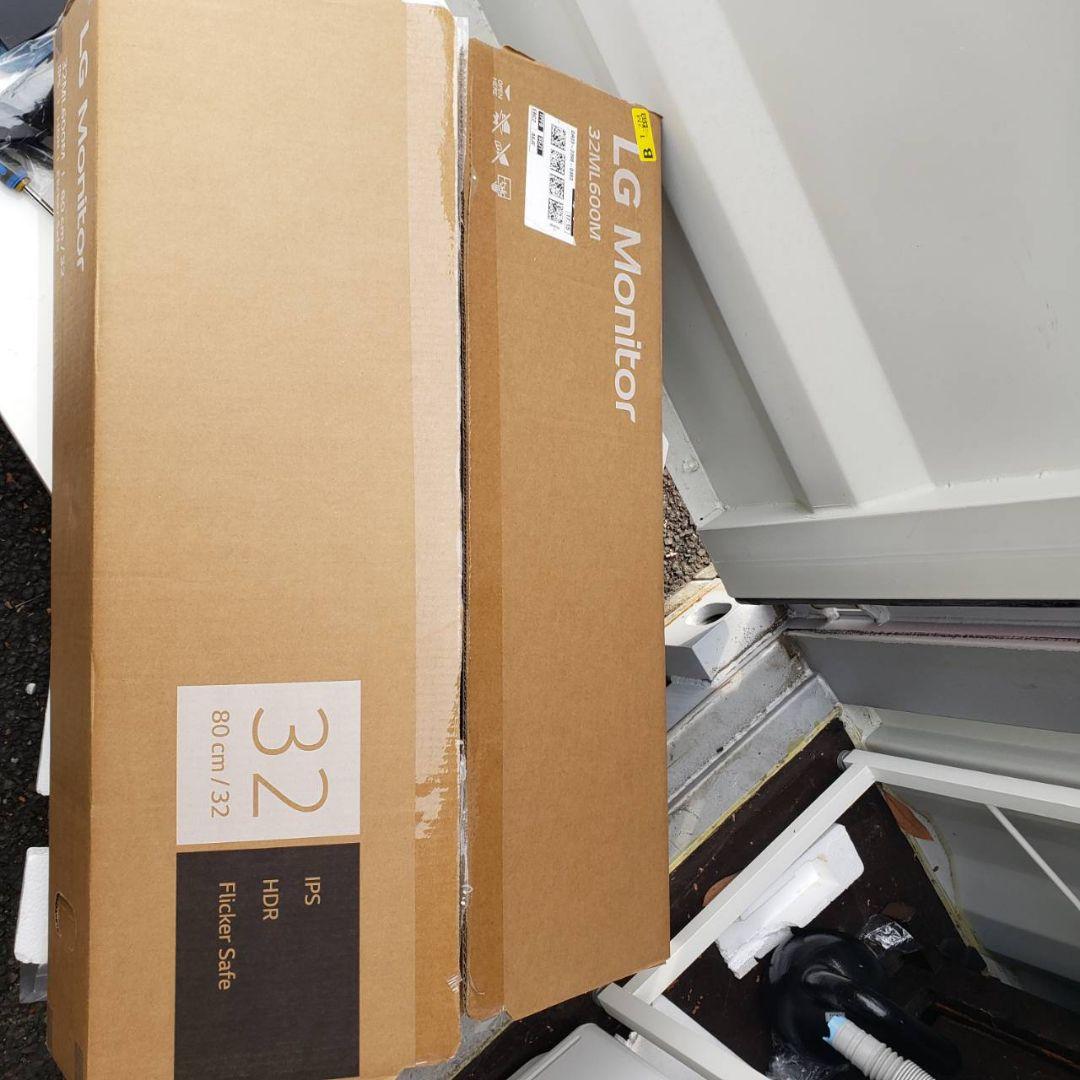 美品　未使用に近いLGモニター　31.5インチ大画面IPS FHDモニター