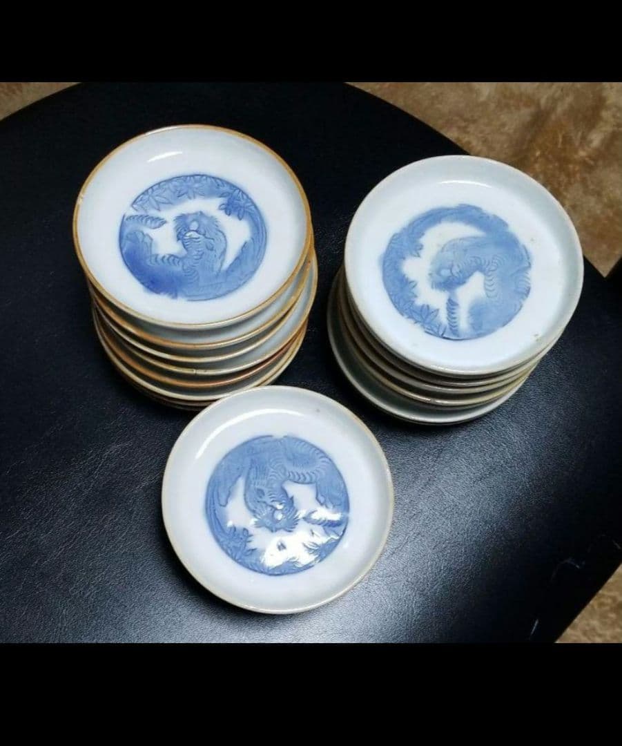 10センチ弱染め付け時代もの九谷焼小皿20枚です