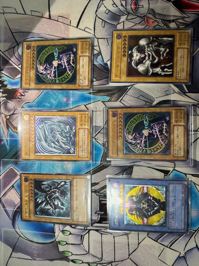 遊戯王 青眼の白龍 真紅眼の黒竜 ブラックマジシャン