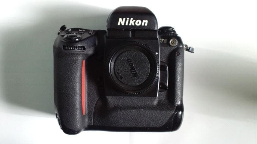 Nikon F5 フイルム一眼レフカメラ