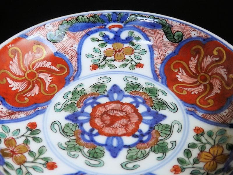 大聖寺伊万里　金襴手　花に菊花四方襷紋の図　４寸皿　３枚　B207-CHc