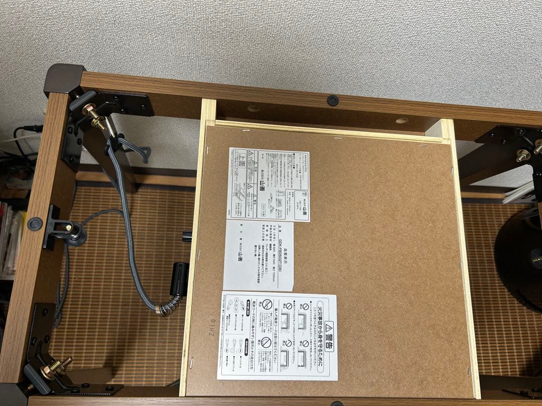 値下げ！こたつテーブルハイタイプコンセント付き